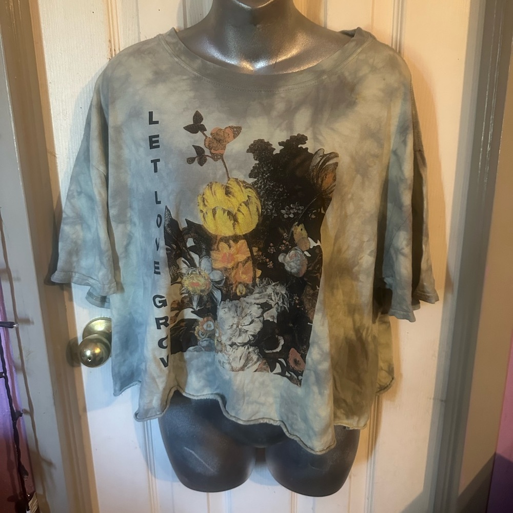 Cropped floral t shirt